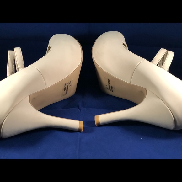 Cream colored heels size 7 - Picture 4 of 4